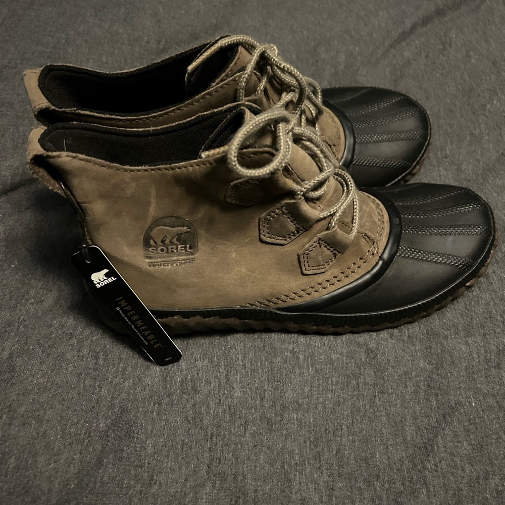 NWT Sorel Women's Out and About Plus Ankle Boots (9) - Picture 5 of 6